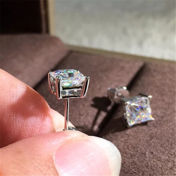 ❤18k White Gold Diamond Princess Stud Earrings ❤ - Picture 2 of 5